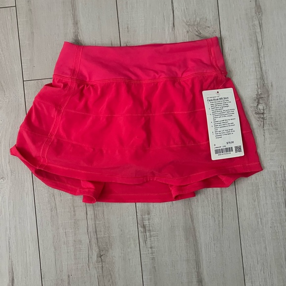 Lululemon brand new Women's Active Skirt in Bright Pink